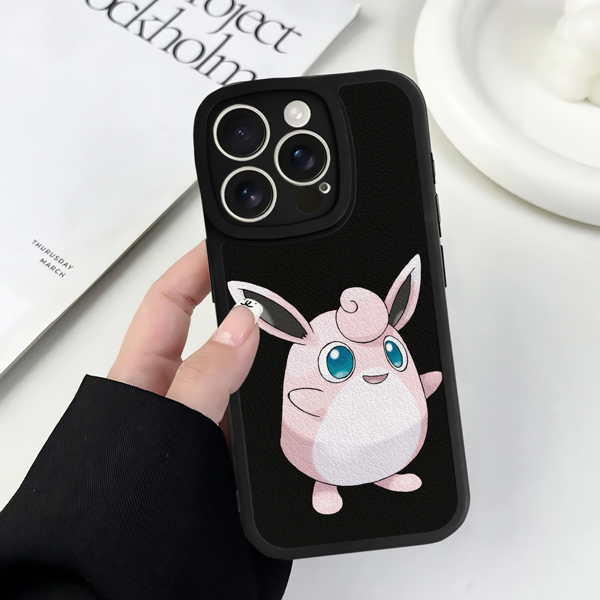 （画像用） ポケットモンスター Pokémon 【iPhone 16シリーズ対応】シリコンスマホケース（レザー調） 材質：シリコン